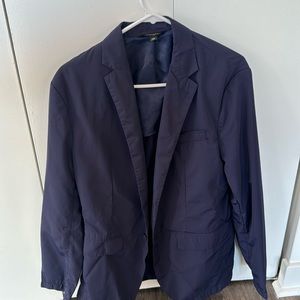 Men’s Banana Republic 100% polyester Suit size 38R